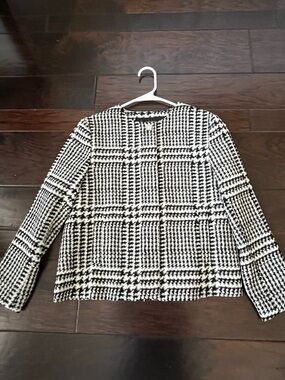 Zara Black & White Houndstooth Cropped Jacket; Size Small